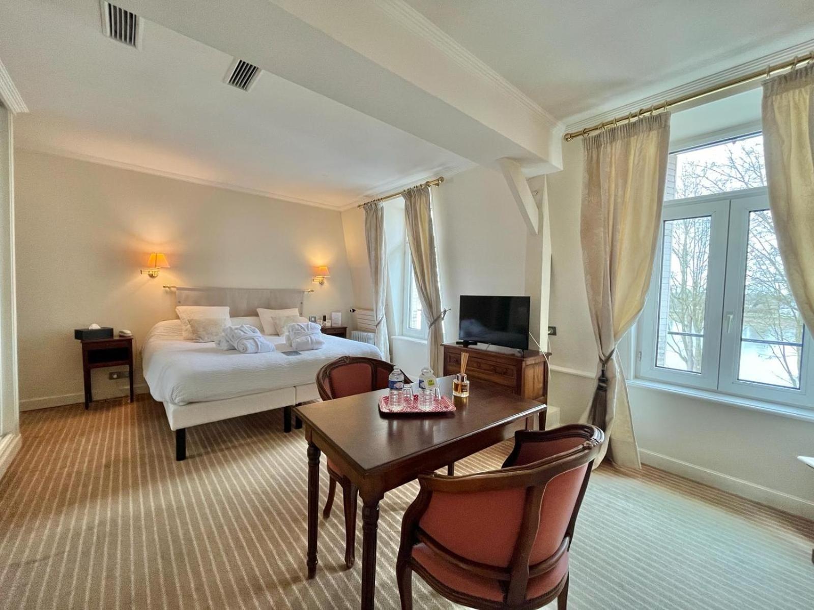 Logis Hotel Le Rivage Ж'єн Екстер'єр фото