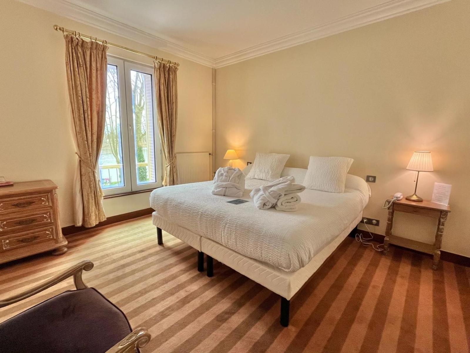 Logis Hotel Le Rivage Ж'єн Екстер'єр фото