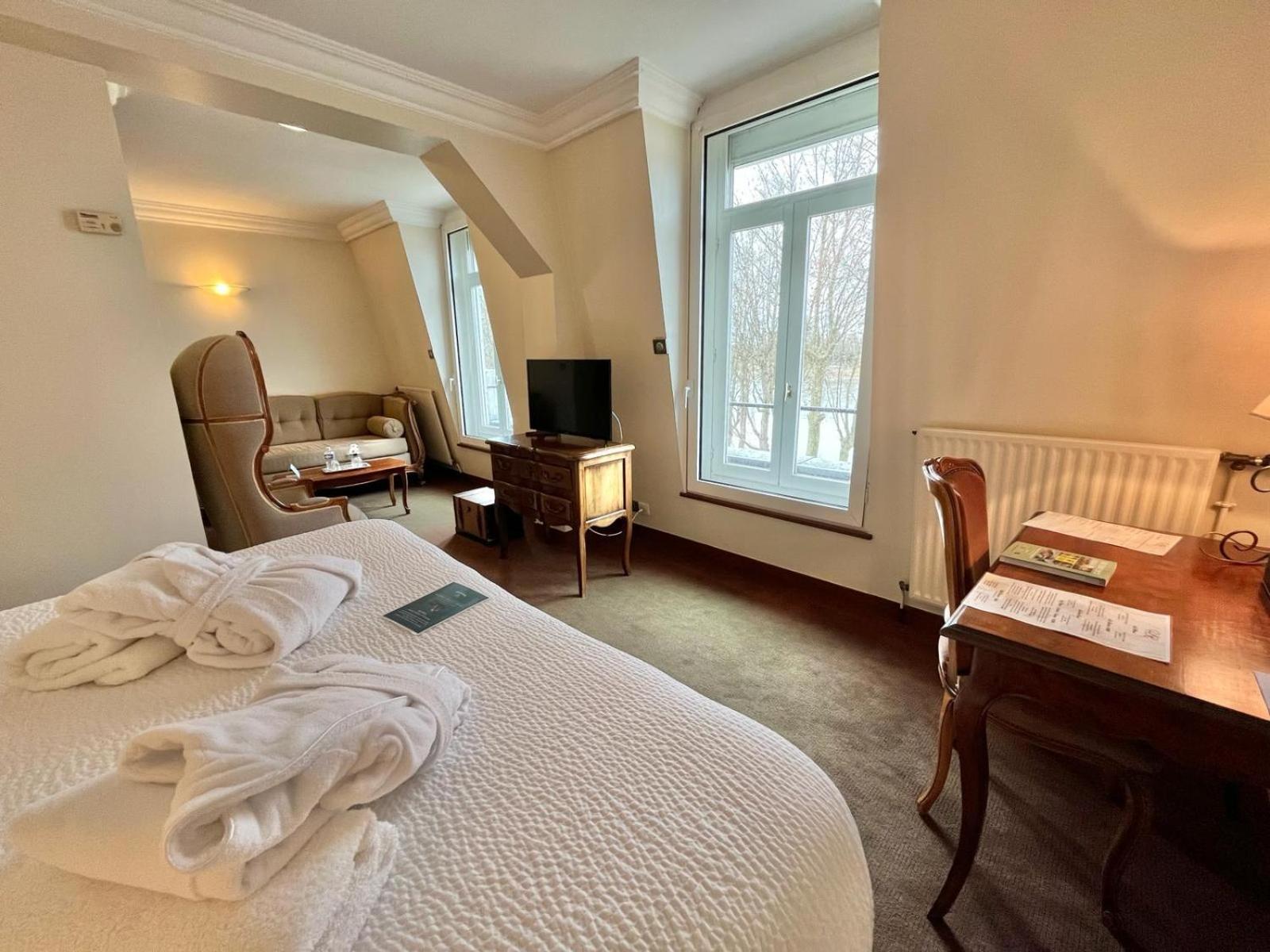 Logis Hotel Le Rivage Ж'єн Екстер'єр фото