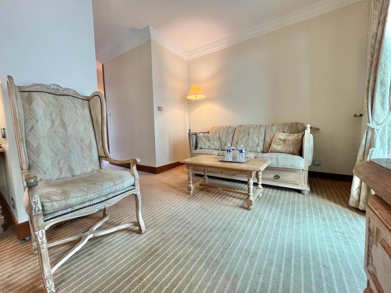 Logis Hotel Le Rivage Ж'єн Екстер'єр фото