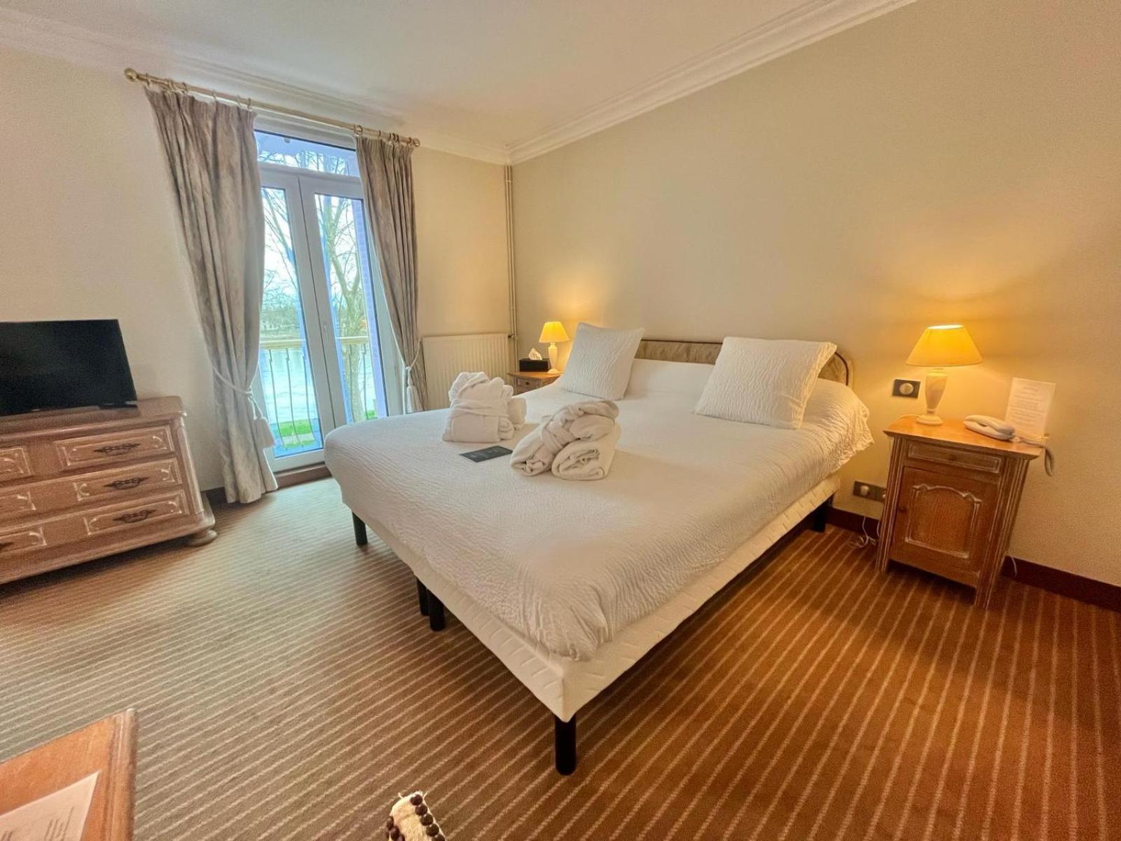 Logis Hotel Le Rivage Ж'єн Екстер'єр фото