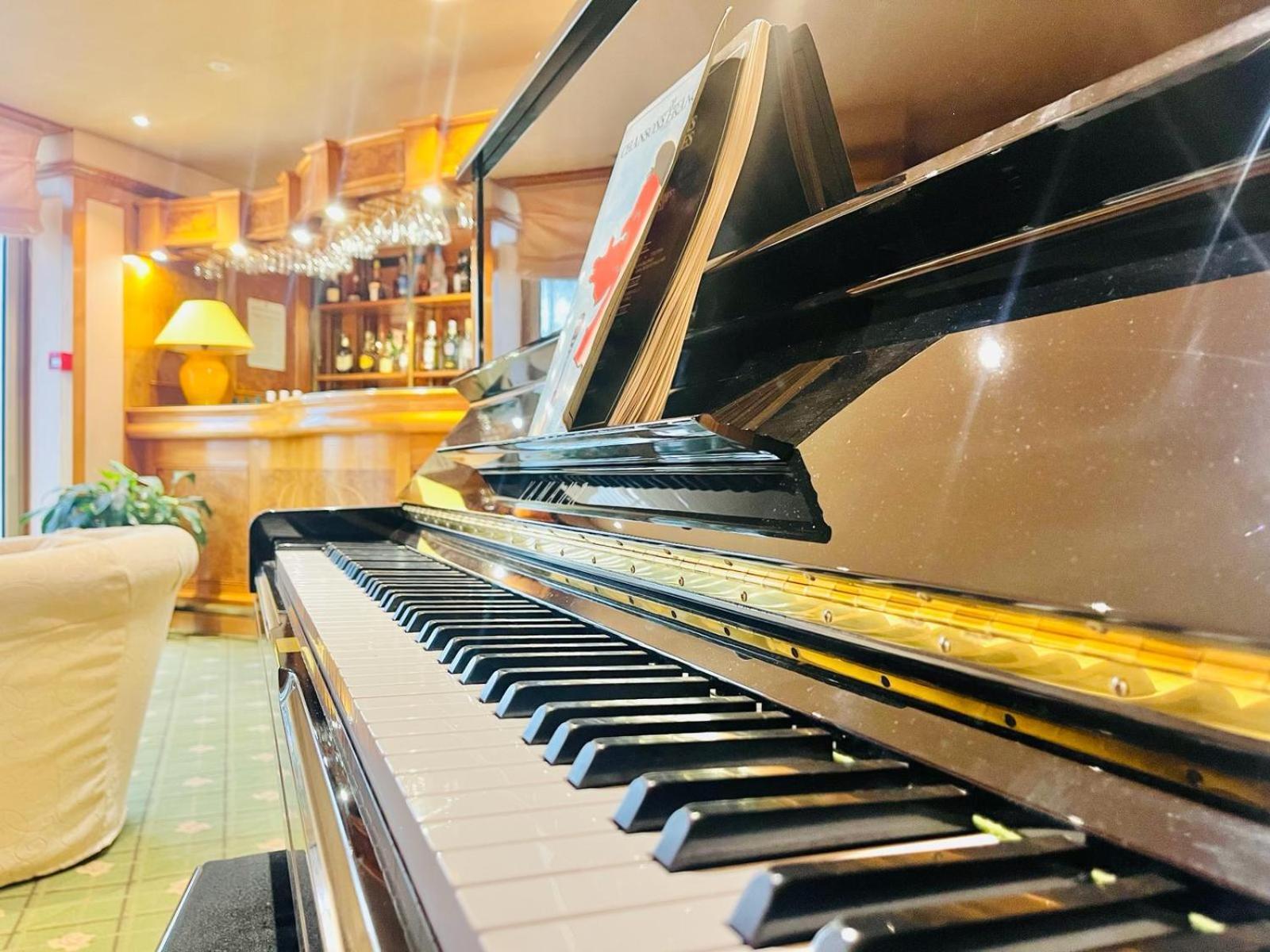 Logis Hotel Le Rivage Ж'єн Екстер'єр фото
